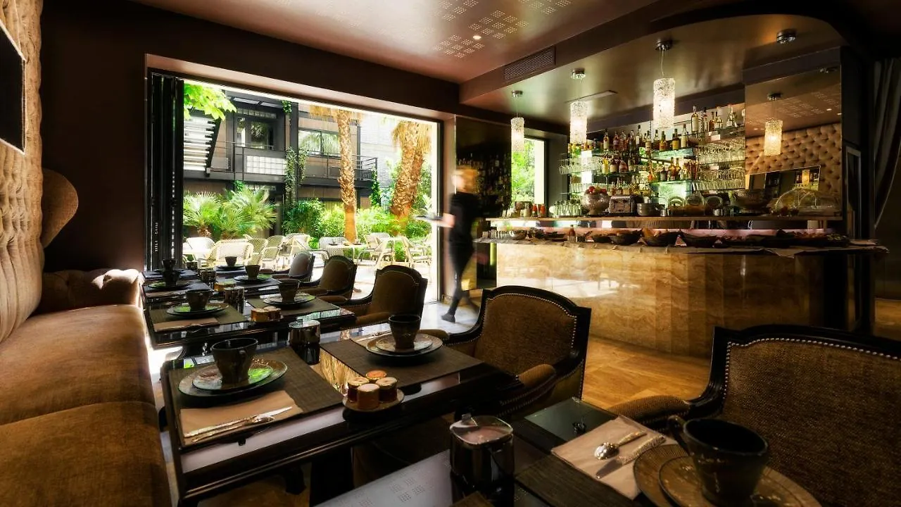B Montmartre Hotell 4*