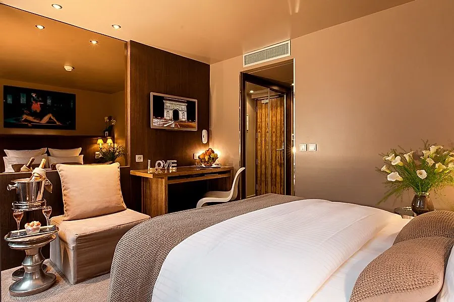 B Montmartre 4*