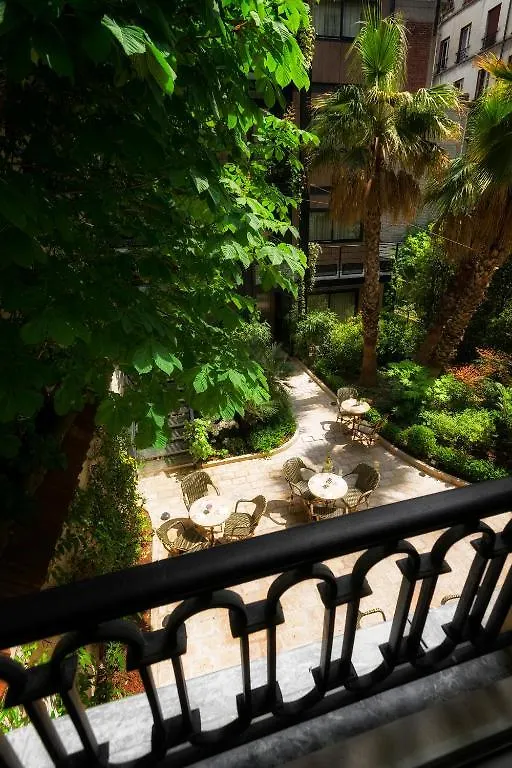 B Montmartre Hotell 4*