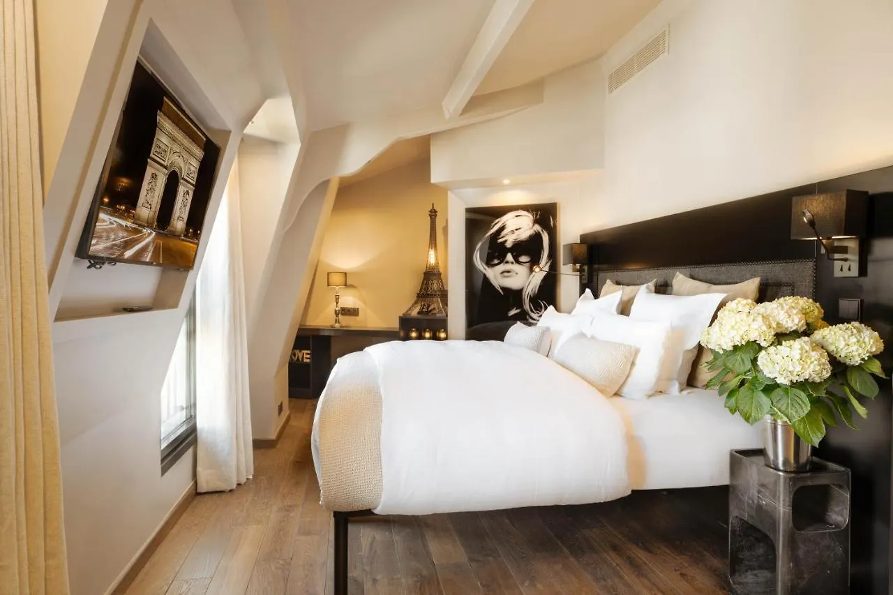 B Montmartre 4* Párizs