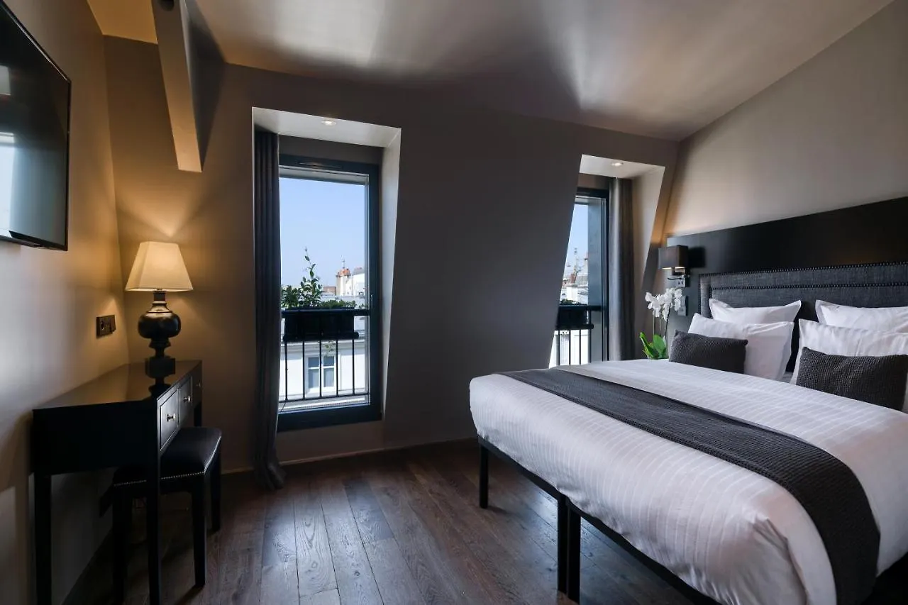B Montmartre 4* Párizs
