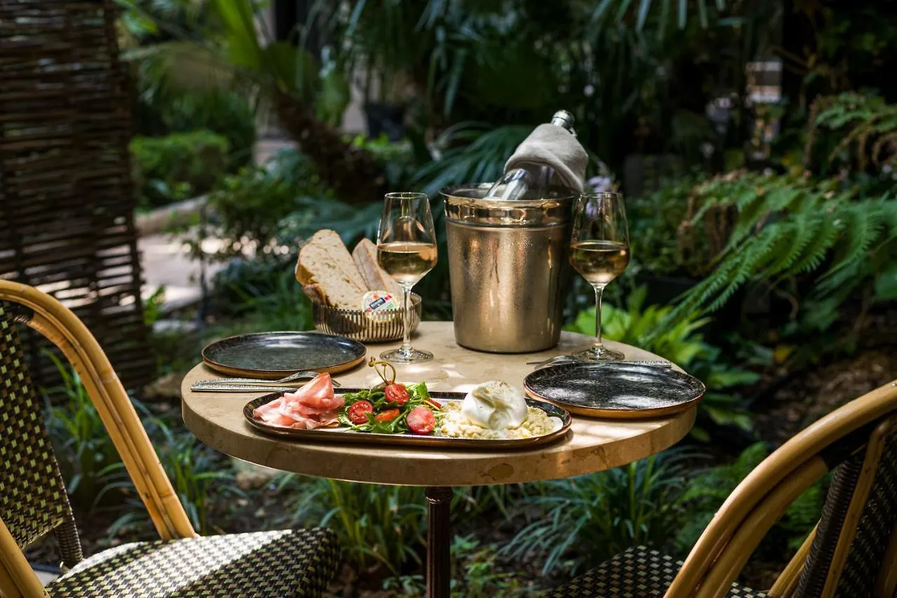 B Montmartre Hotel