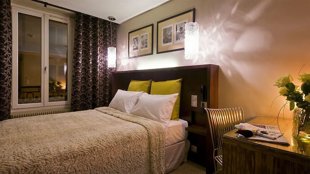 B Montmartre Hotel Paryż
